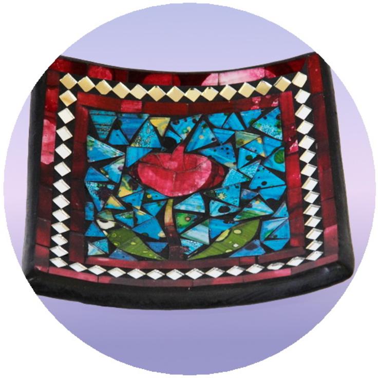 Керамическая тарелочка для орехов и фруктов с мозаикой из цветного стекла 27 см