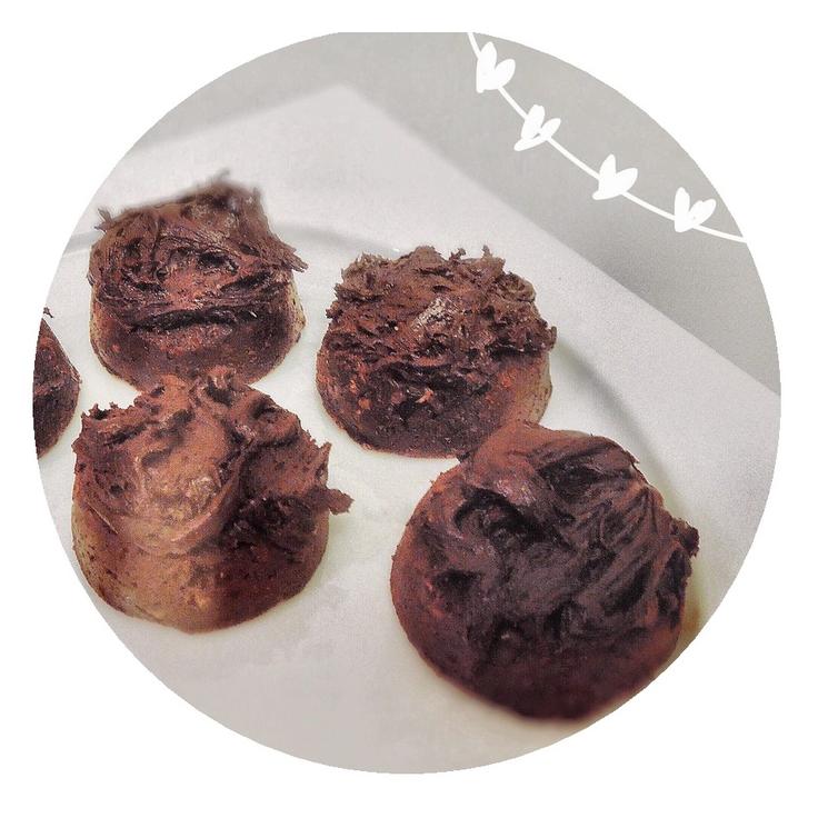 Пирожное сыроедное "Брауни" с шоколадным комплиментом CHOCOLATTI 60 г/13 г