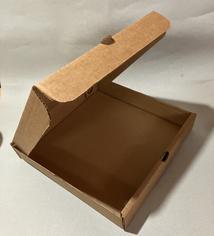 Картонная коробка из вторичного сырья самосборная для пиццы 22х22х4 см